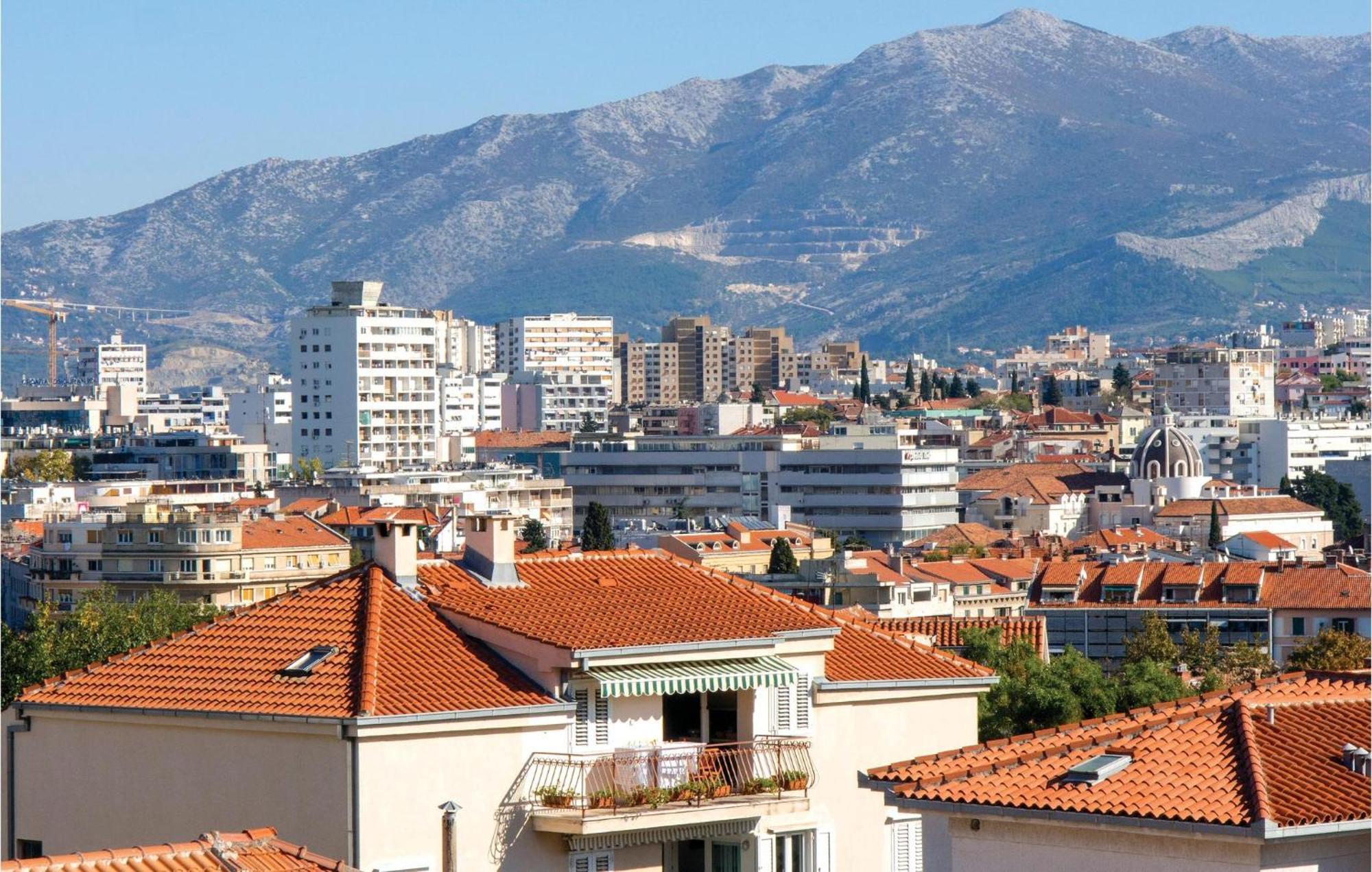 Lovely Apartment In Split With Wifi Екстериор снимка